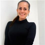 Bailarina empírica ofrece clase de baile